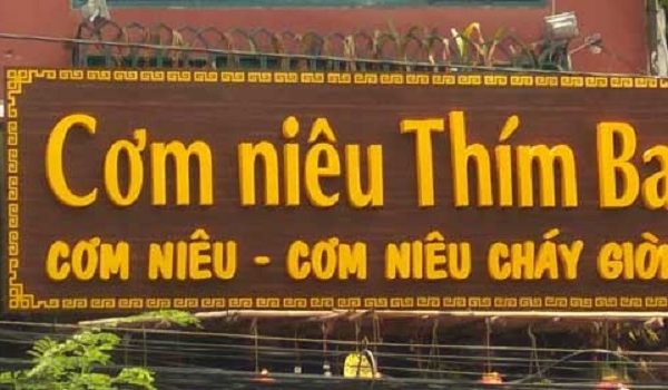 bảng hiệu quảng cáo cửa hàng cơm niêu