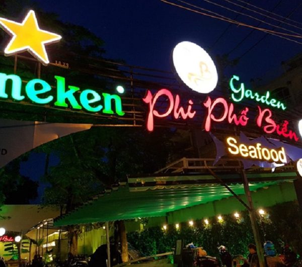 biển quảng cáo nhà hàng gắn đèn led