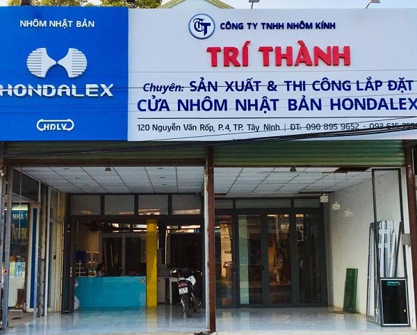 mẫu biển quảng cáo nhôm kính
