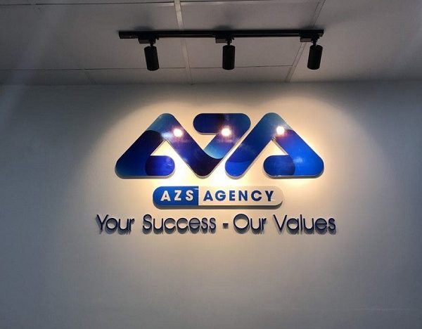 logo vách bằng mica