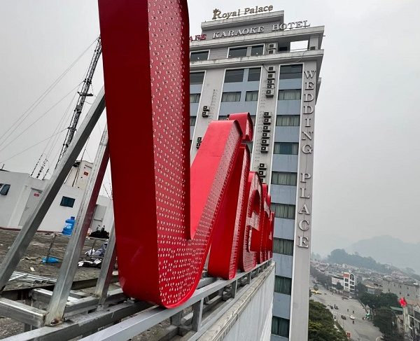 Làm Bảng Hiệu Tòa Nhà Trọn Gói, Chuyên Nghiệp TPHCM Lắp đặt, thi công làm biển chữ nổi tòa nhà