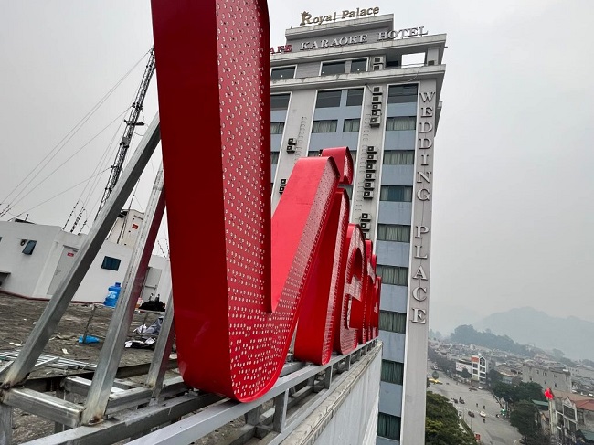 Làm Bảng Hiệu Tòa Nhà Trọn Gói, Chuyên Nghiệp TPHCM Lắp đặt, thi công làm biển chữ nổi tòa nhà