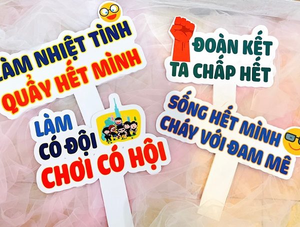 50+ Mẫu bảng Hashtag cầm tay chụp hình đẹp, ấn tượng hashtag cầm tay