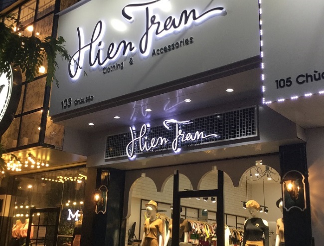 tam-quan-trong-cua-bien-hieu-shop-quan-ao bảng hiệu shop quần áo