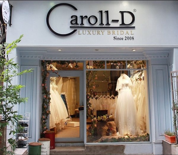 tầm quan trọng của bảng hiệu áo cưới