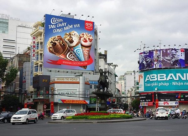 Biển tấm lớn là gì? Những mẫu biển quảng cáo tấm lớn ấn tượng