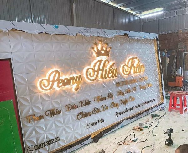 Thi công tấm ốp 3D kim loại