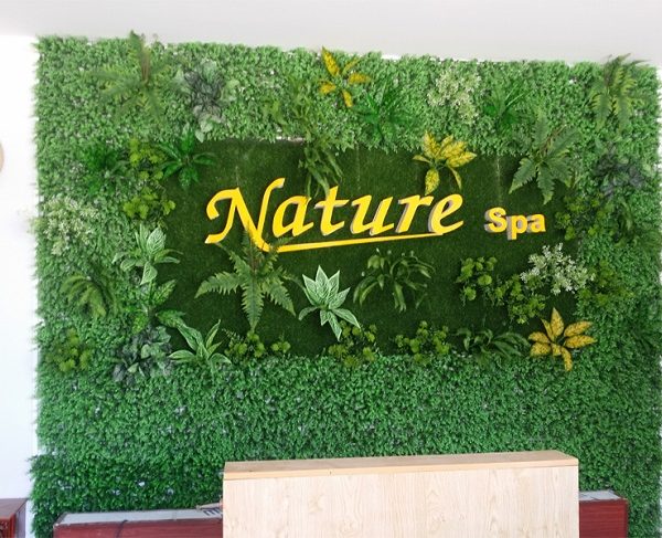 Biển hiệu cỏ nhân tạo có rất nhiều ưu điểm