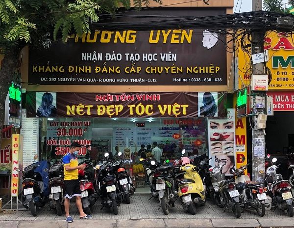 vai trò bảng hiệu quận 10